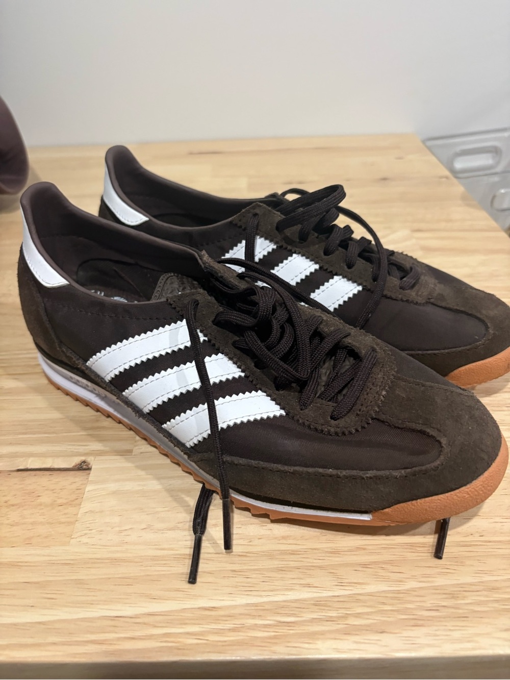 WOMEN'S SL72 OG SNEAKERS IN DARK BROWN/WHITE size 7.5